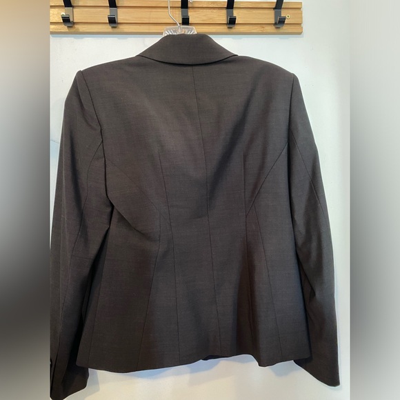 Ann Taylor Wool 2 button suit jacket, size 2P - Picture 4 of 5